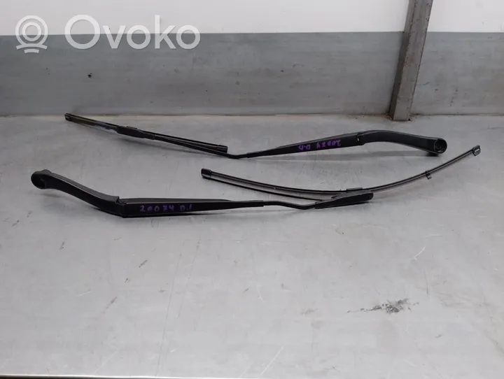 Renault Koleos I Front wiper blade arm 80018537