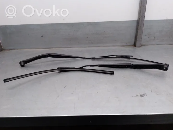 Renault Koleos I Front wiper blade arm 80018537