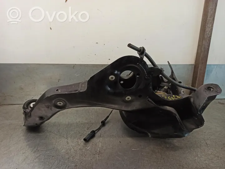 BMW 2 F46 Pivot de moyeu arrière 33326851580