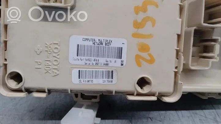 Toyota Corolla Verso AR10 Module de fusibles 892210F010