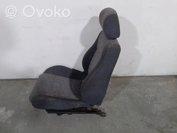 Hyundai Scoupe Priekinė keleivio sėdynė 8825023000