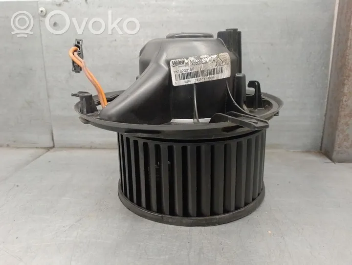 Audi Q3 8U Salono oro mazgo plastikinis korpusas 1K1820015P