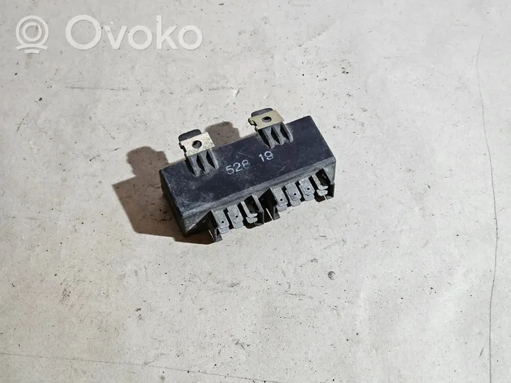 BMW 3 E30 Light module LCM 1375909