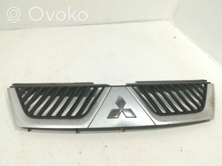 Mitsubishi Outlander Maskownica / Grill / Atrapa górna chłodnicy 