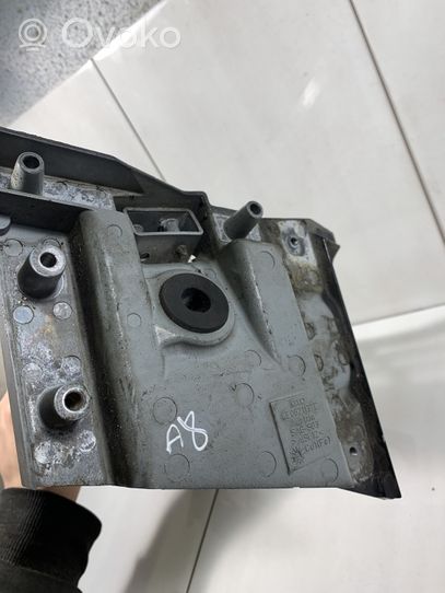 Audi A8 S8 D2 4D Supporto di montaggio del parafango 