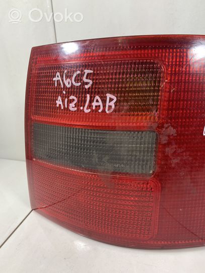 Audi A6 S6 C5 4B Aizmugurējais lukturis virsbūvē 