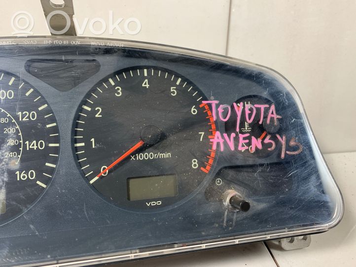 Toyota Avensis T220 Tachimetro (quadro strumenti) 