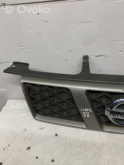 Nissan X-Trail T30 Grille calandre supérieure de pare-chocs avant 62310