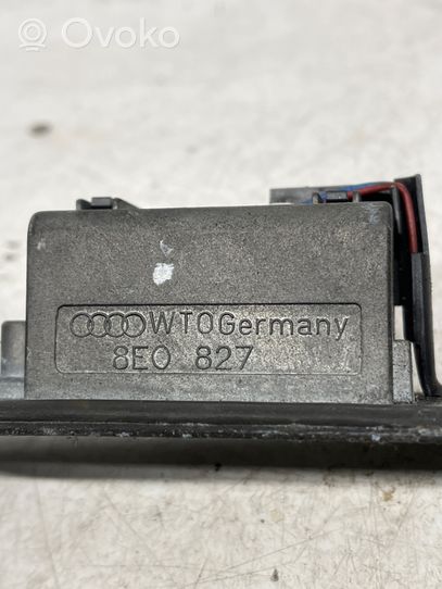 Audi A4 S4 B7 8E 8H Takaluukun rekisterikilven valon palkki 8E0827