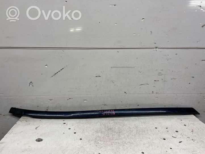 Volvo V70 Uszczelka drzwi przednich 39992859