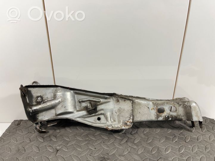 Audi A6 S6 C4 4A Staffa di montaggio del radiatore 4A0805807