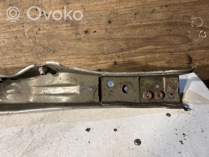 Toyota Avensis T250 Staffa del pannello di supporto del radiatore parte superiore 35909