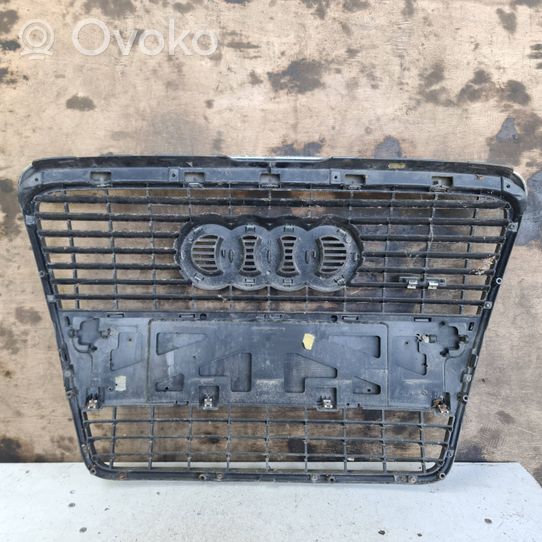 Audi A6 S6 C6 4F Etupuskurin ylempi jäähdytinsäleikkö 4F0853651