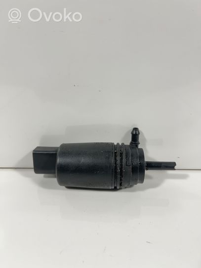 Land Rover Range Rover L322 Windscreen/windshield washer pump 8377612