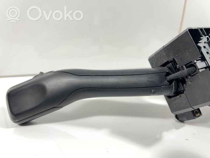 Audi TT Mk1 Pyyhkimen/suuntavilkun vipukytkin 4B0953503E