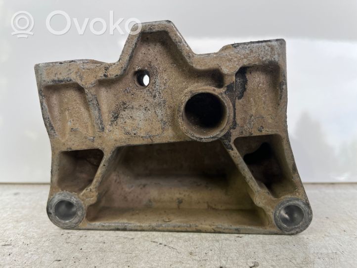 Volkswagen Golf V Supporto di montaggio scatola del cambio 1K0199111