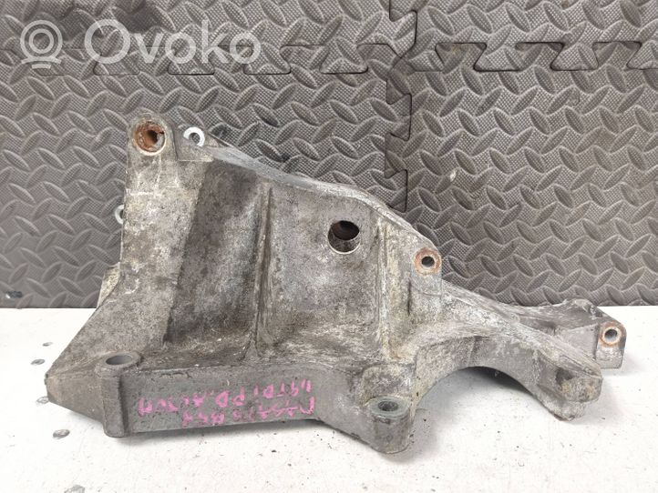 Volkswagen PASSAT B5.5 Mocowanie alternatora 038903143AE