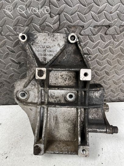 Audi A4 S4 B5 8D Uchwyt / Mocowanie sprężarki klimatyzacji 058260885