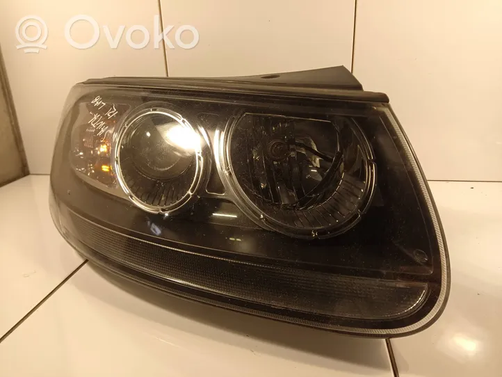 Hyundai Santa Fe Lampa przednia 921022B025