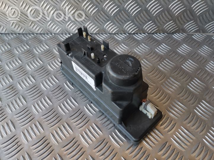 Mercedes-Benz E W210 Central locking vacuum pump 2108002448