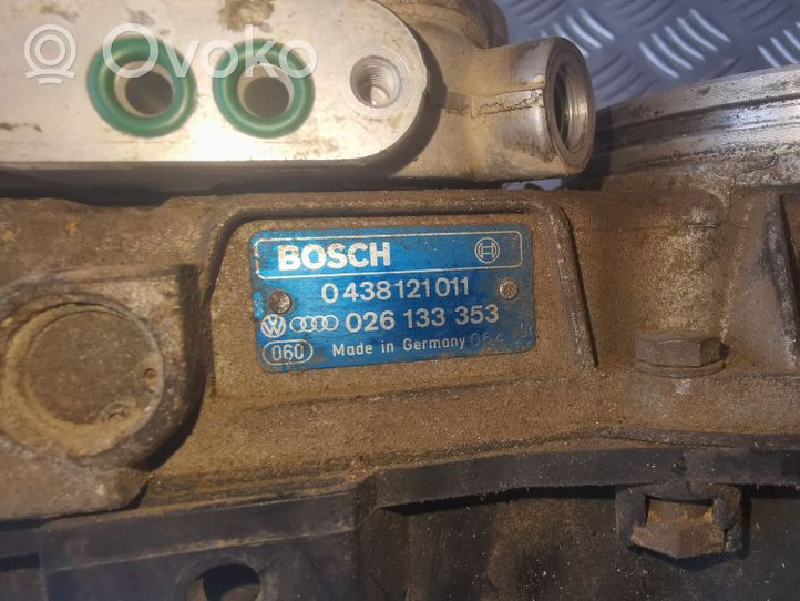 Audi 80 90 B3 Polttoaineen jakaja 0438121011