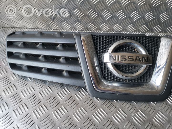 Nissan Qashqai Maskownica / Grill / Atrapa górna chłodnicy 62310JD000