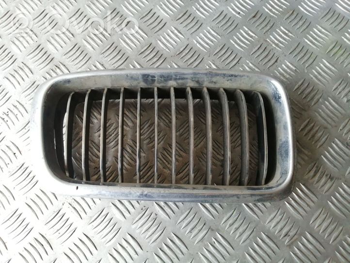 BMW 7 E38 Grille de calandre avant 8231602