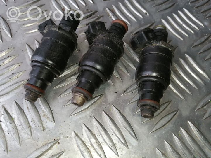 Audi 80 90 S2 B4 Injecteur de carburant 037906031P