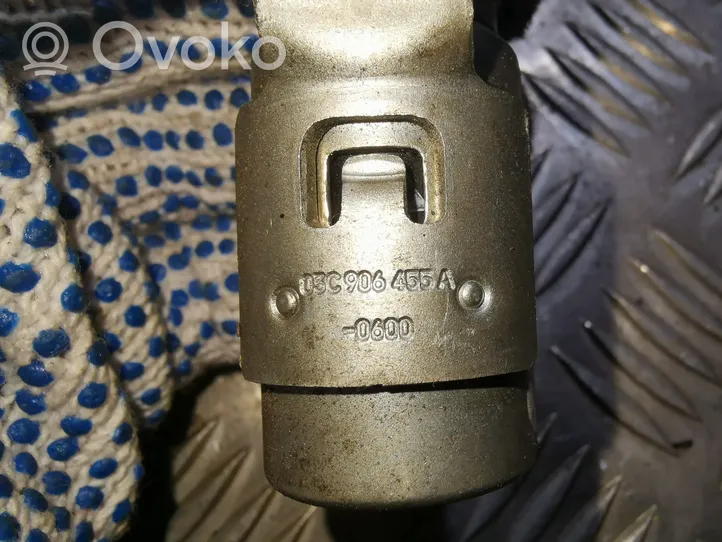 Volkswagen Golf V Zawór sterujący / Ustawienia wałka rozrządu 03C906455A