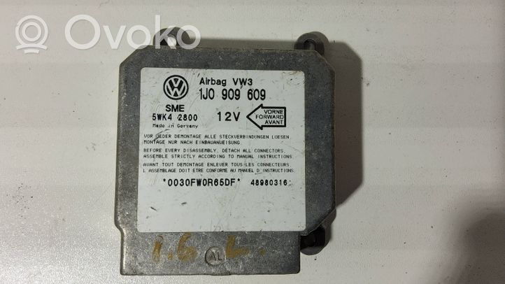 Volkswagen Golf IV Sterownik / Moduł Airbag 1J0909609