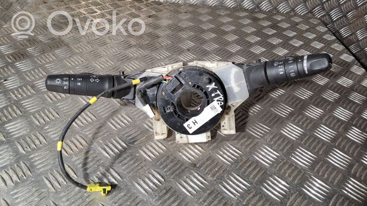 Nissan X-Trail T30 Leva/interruttore dell’indicatore di direzione e tergicristallo 255608H707