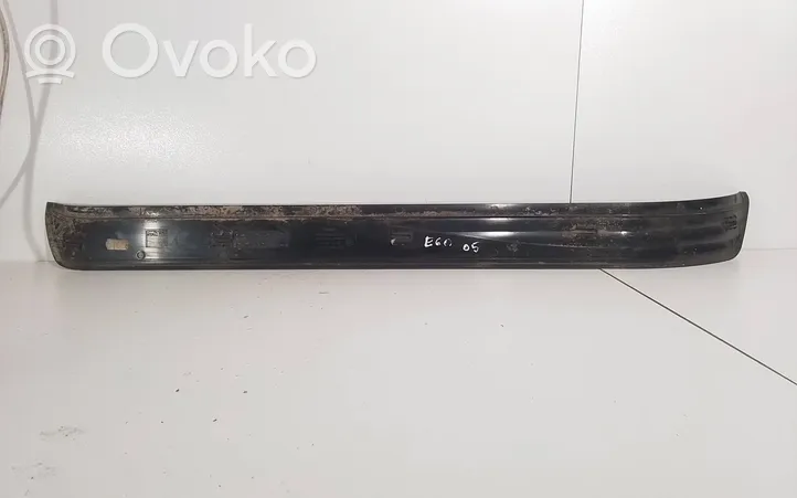 BMW 5 E60 E61 Priekinio slenksčio apdaila (vidinė) 77074510