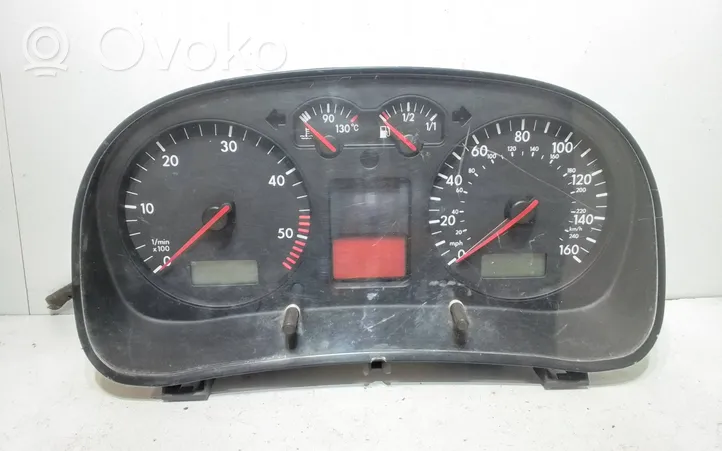 Volkswagen Golf IV Compteur de vitesse tableau de bord 1J0920926C