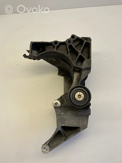 BMW 7 F01 F02 F03 F04 Generatoriaus kronšteinas 780263902