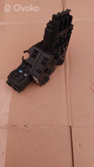 Mercedes-Benz GL X166 Module de fusibles A1665402450