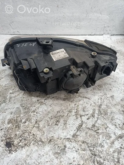 Audi A4 S4 B7 8E 8H Lampa przednia 8E0941004BL