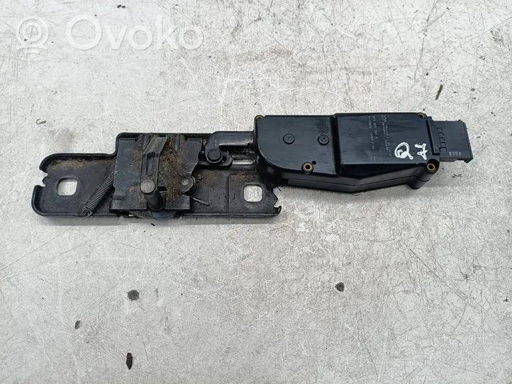 Audi Q7 4L Tavaratilan luukun hydrauliikkasarja 4F9827383B