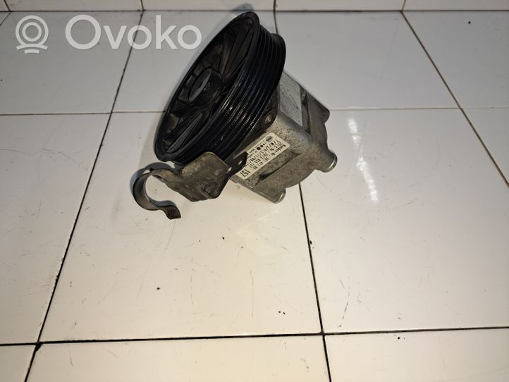 Volvo XC70 Power steering pump 30741789