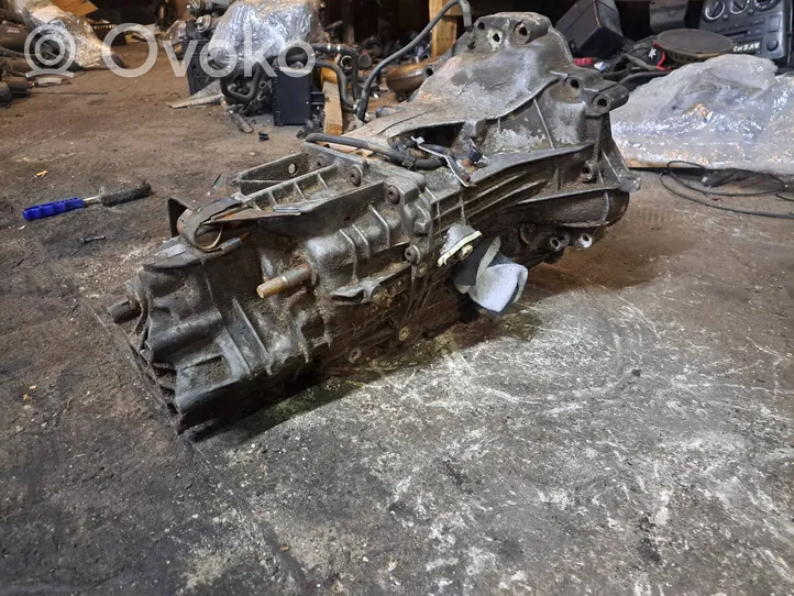 Audi 80 90 S2 B4 Mechaninė 5 pavarų dėžė 012301103J