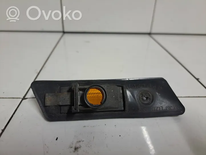 BMW 5 E34 Front fender indicator light 13780149