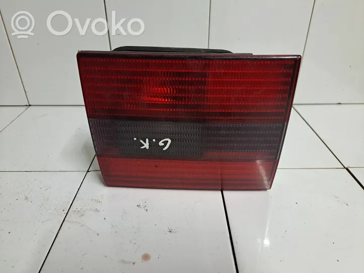 Volkswagen PASSAT B4 Lampy tylnej klapy bagażnika 3A9945107B