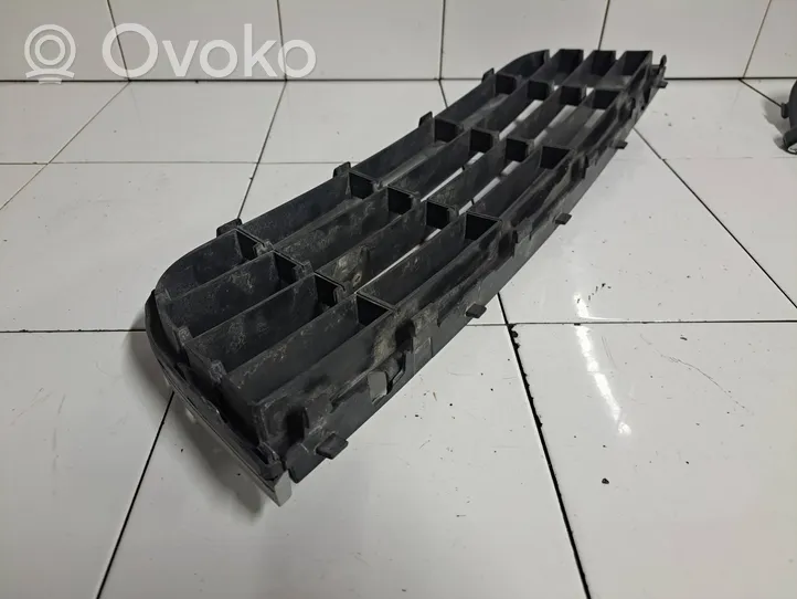 Volkswagen Jetta V Grille inférieure de pare-chocs avant 1K0853101A