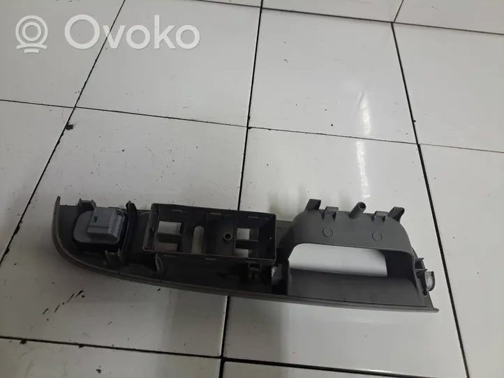 Volkswagen Jetta V Support bouton lève vitre porte avant 1K4868049B