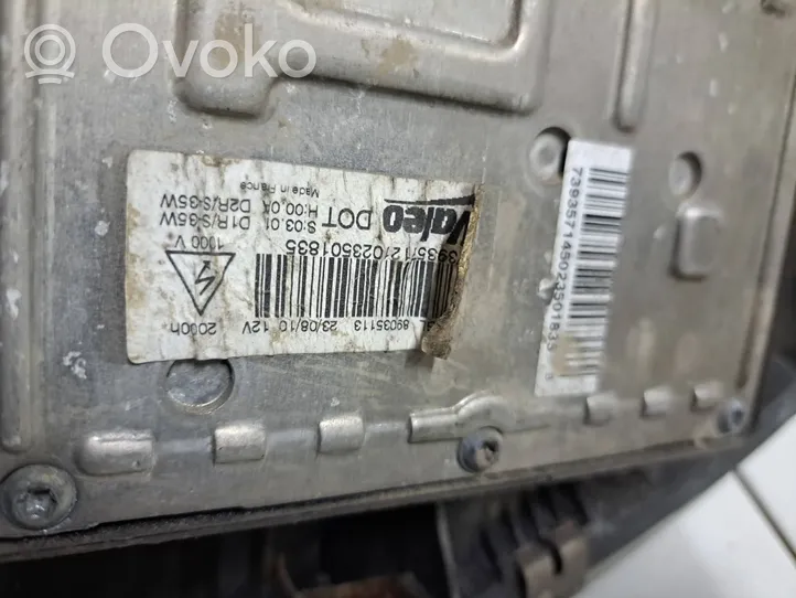 Volvo V70 Lampa przednia 89008794