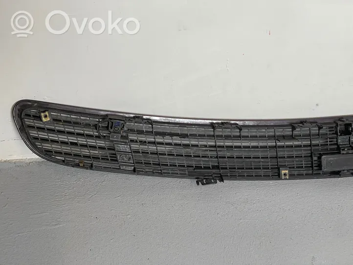 Mercedes-Benz S W220 Wiper trim 2208300272