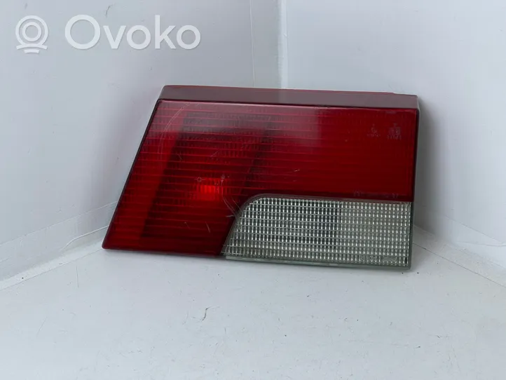 Peugeot 405 Lampy tylnej klapy bagażnika 21500