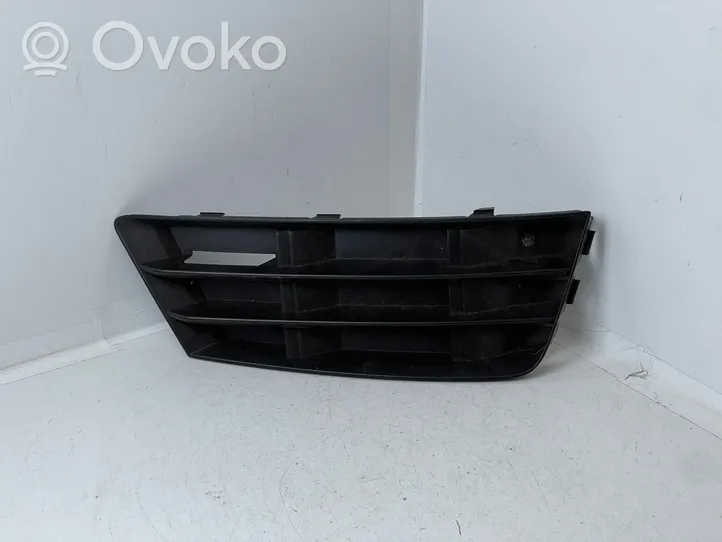 Audi A4 S4 B9 8W Декоративная решётка противотуманной фары 8W0807682B