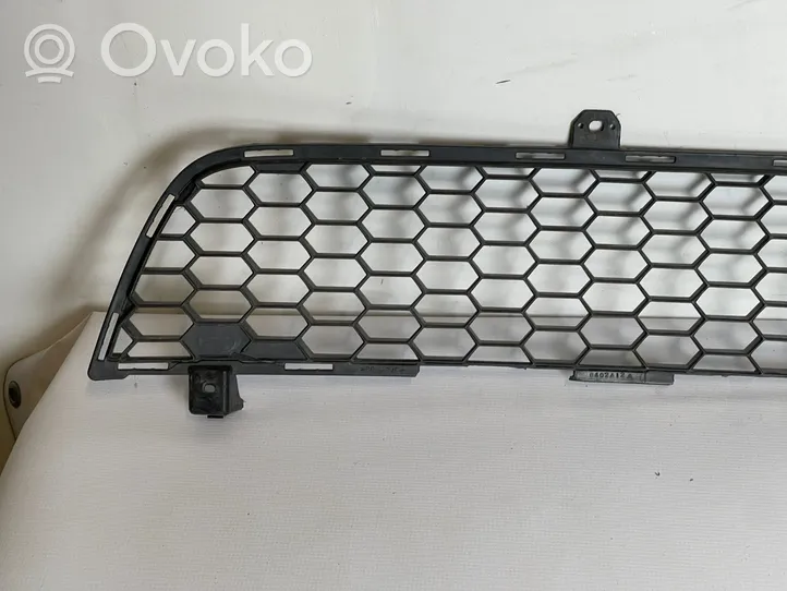 Mitsubishi Pajero Sport II Grille inférieure de pare-chocs avant 6402A124