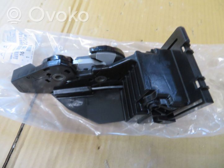 Citroen DS4 Sedynės nugaros atramos spyna 1618096580