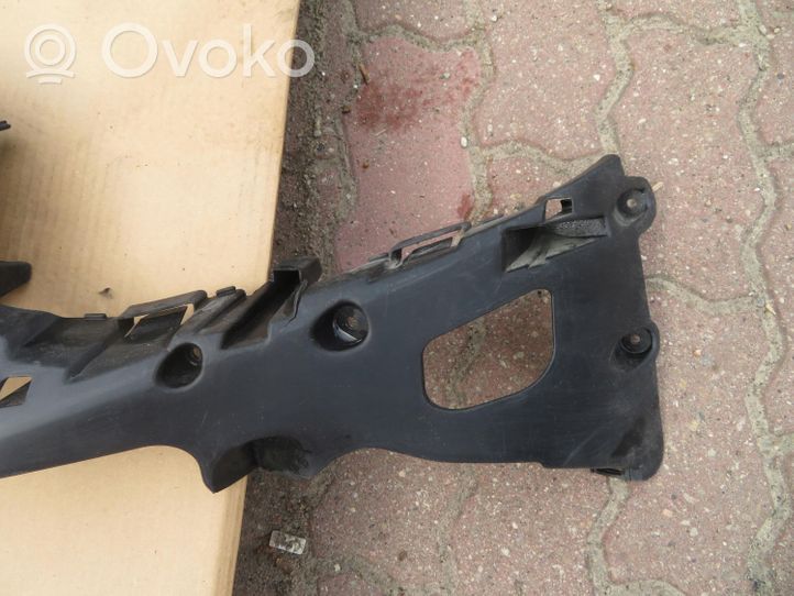 Ford Focus Staffa di rinforzo montaggio del paraurti anteriore BM51-17E778-A